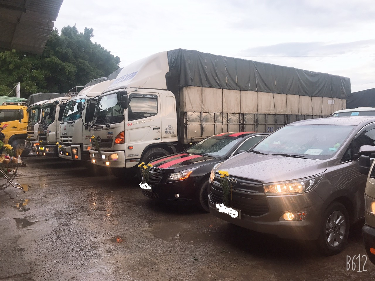 Đội hình xe tải để vận chuyển đi Hà Nội