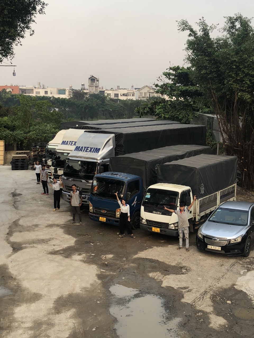 Đội xe tải để vận chuyển hàng hóa đi Hà Nội